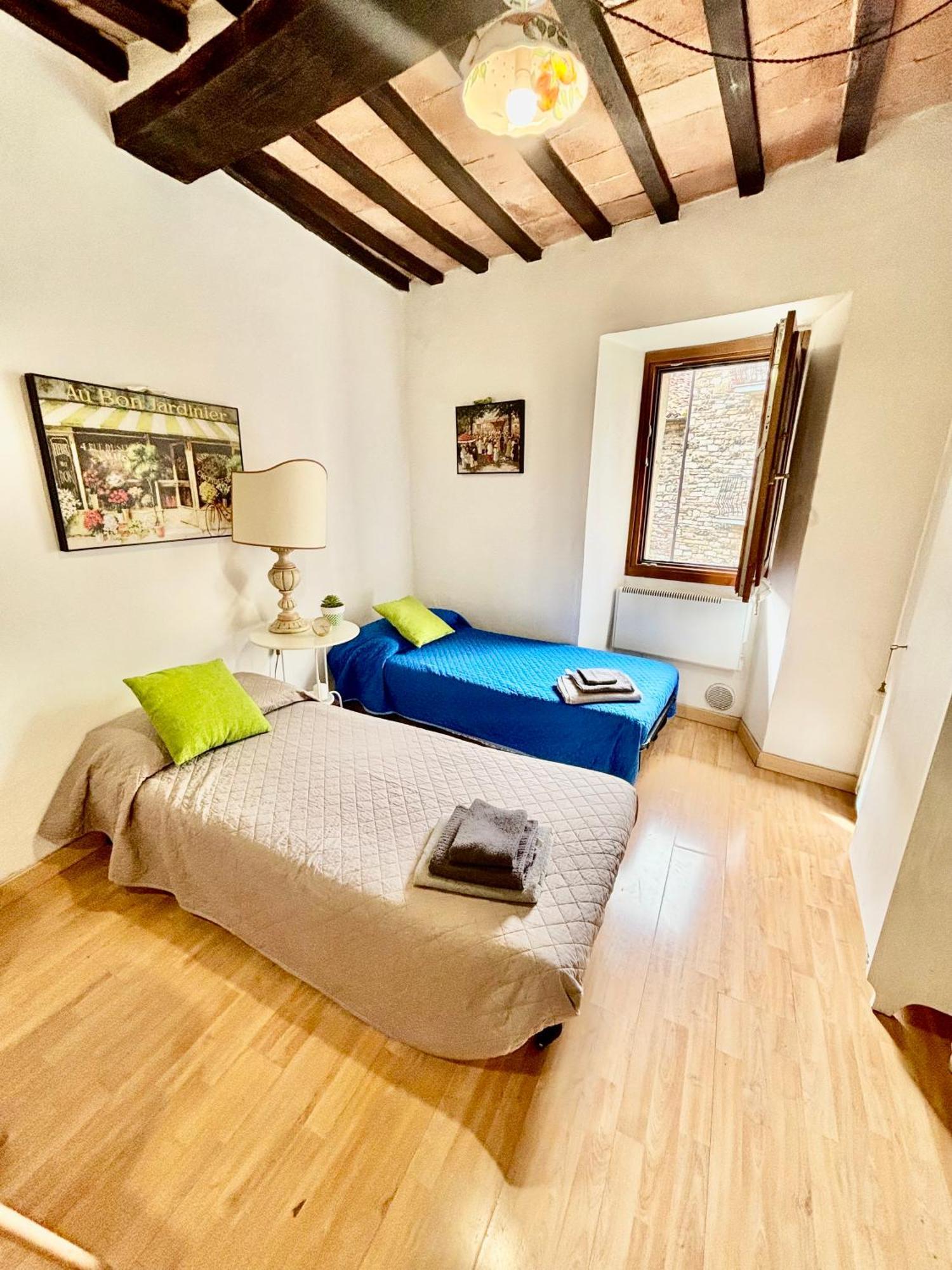 Red House Daire Gubbio Dış mekan fotoğraf