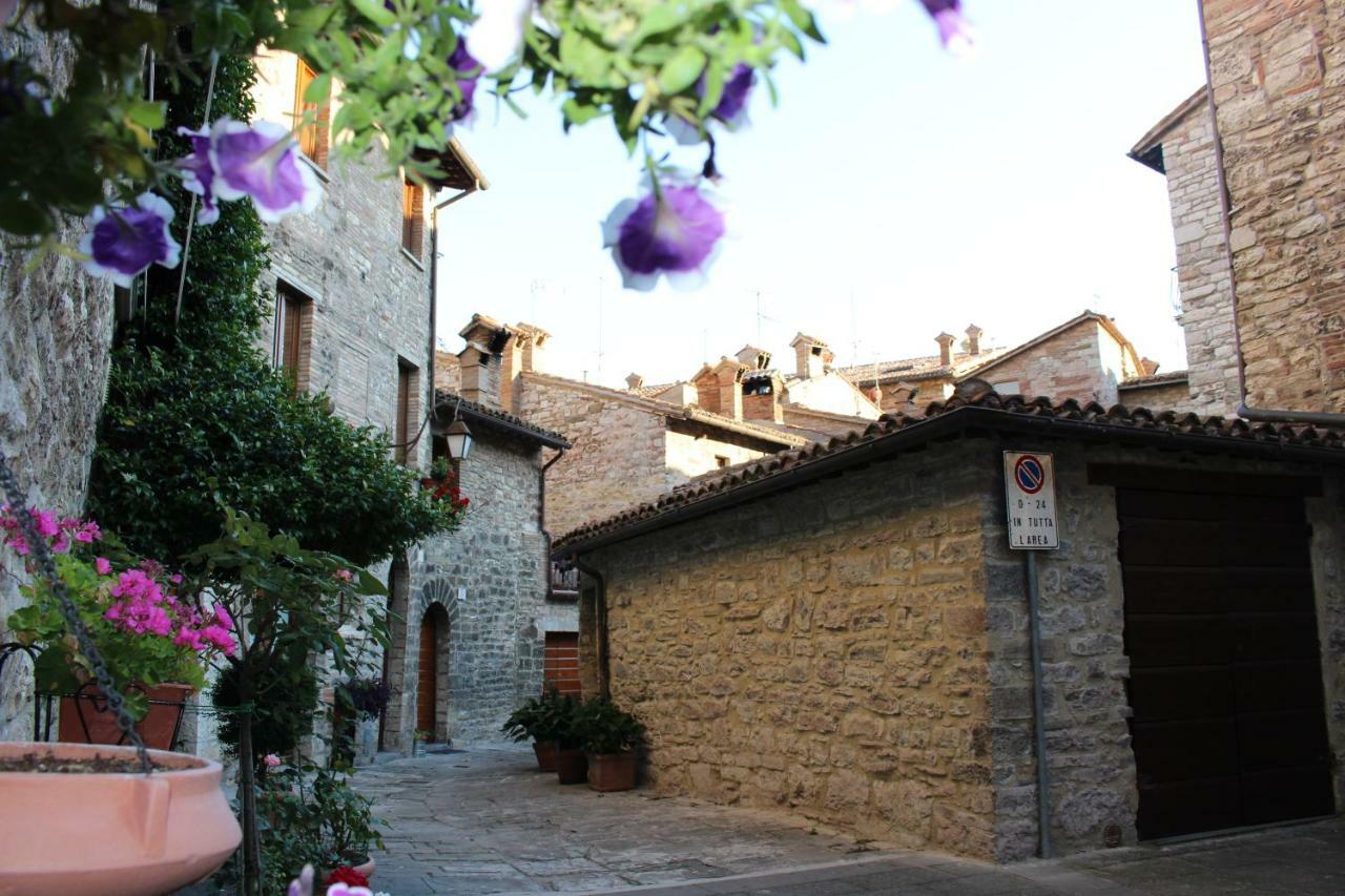 Red House Daire Gubbio Dış mekan fotoğraf