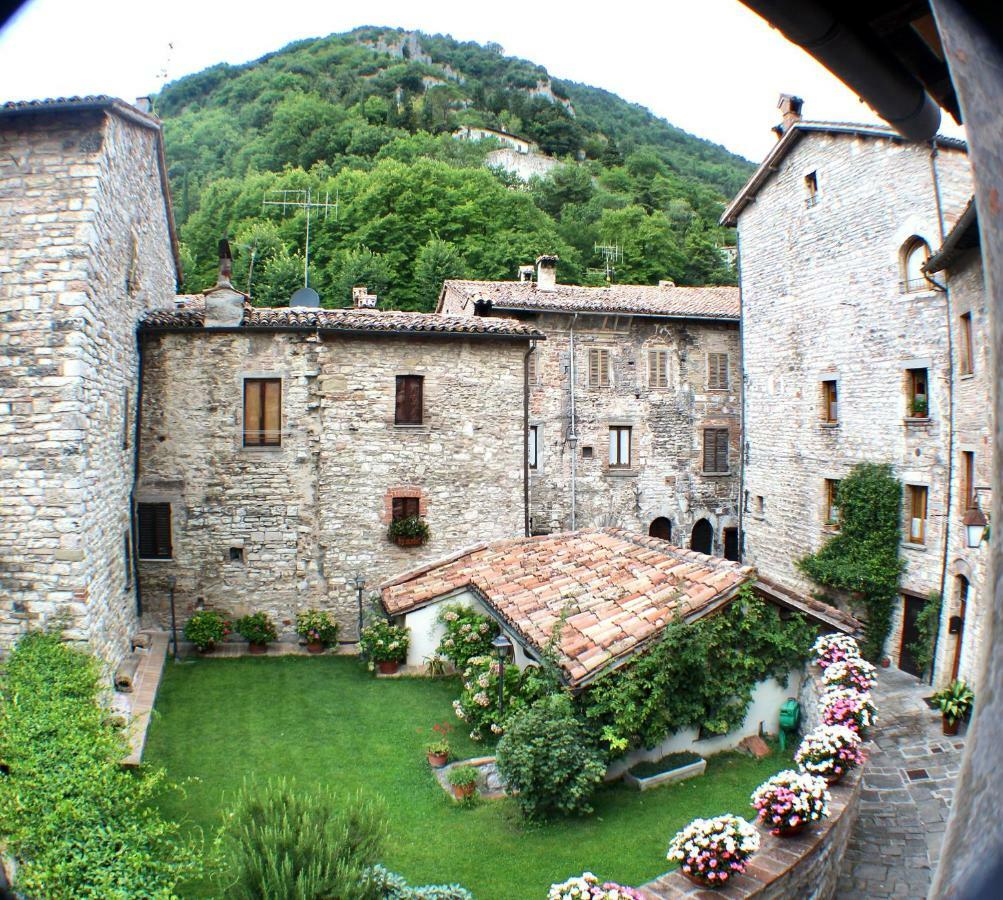 Red House Daire Gubbio Dış mekan fotoğraf